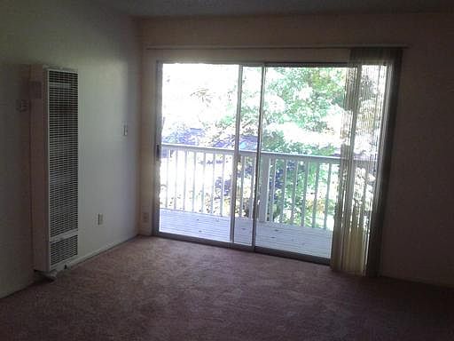 2nd image of 1665 Siskiyou Blvd APT 205