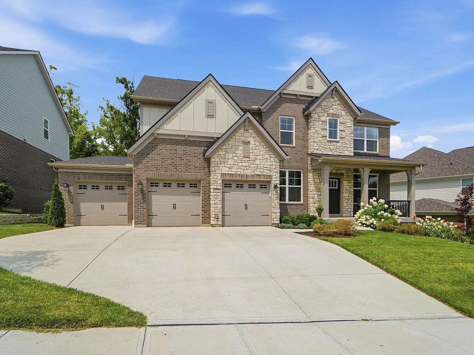5 bed, 4.5 bath, 3733 sqft, $6,000 — Photo 4