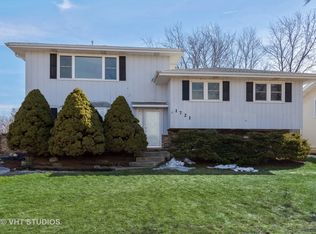 1721 Glen Lake Rd, Hoffman Estates, IL 60169