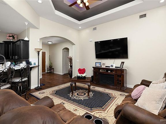 3rd image of 1406 La Ciniega Dr