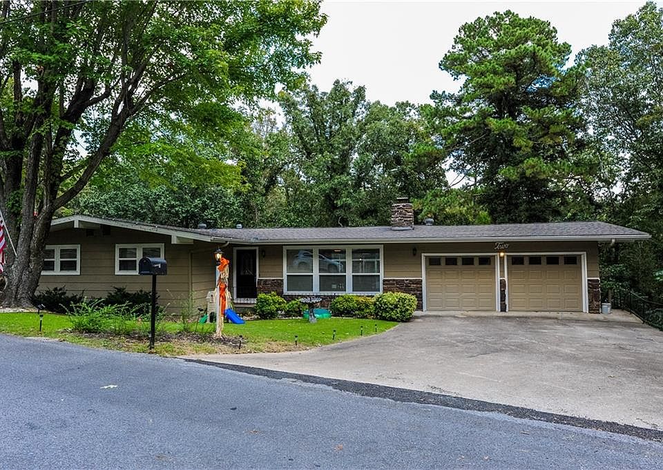 1st image of 2 Pratt Ln