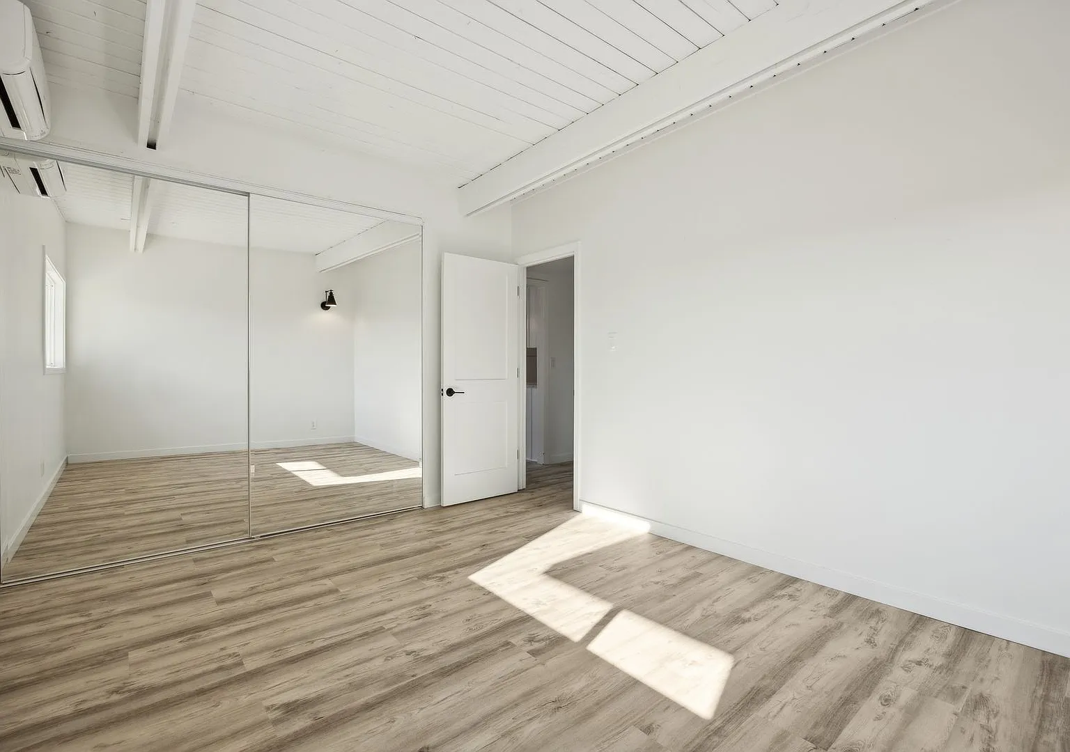 Creston Dr. Duplex — Photo 4