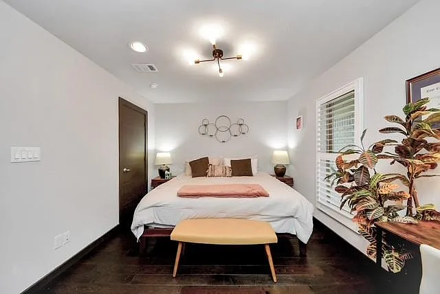 1410 Hyde Park Blvd #203 — Photo 21