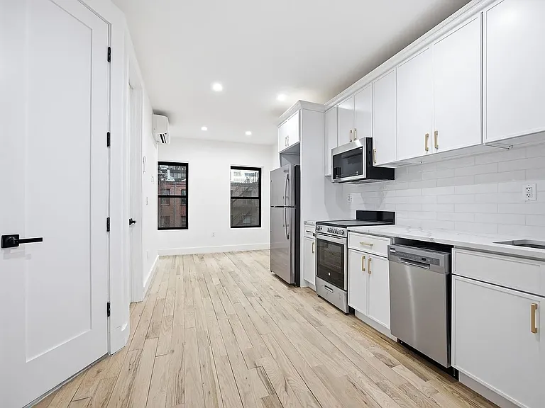 49 W 55th St #5R — Photo 2