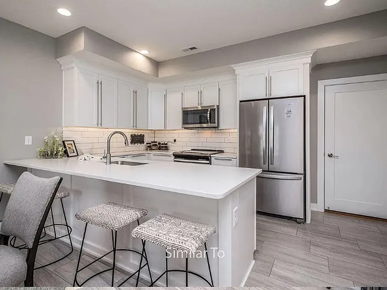 2364 SE Sydney Ln — Photo 4