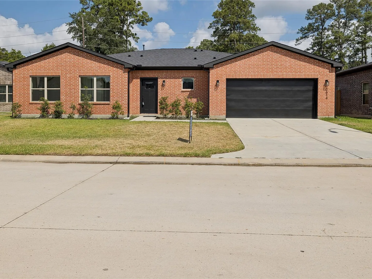 3 bed, 2.5 bath, 2325 sqft, $2,700 — Photo 1