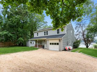 40 Chapel Ln, Riverside, CT 06878