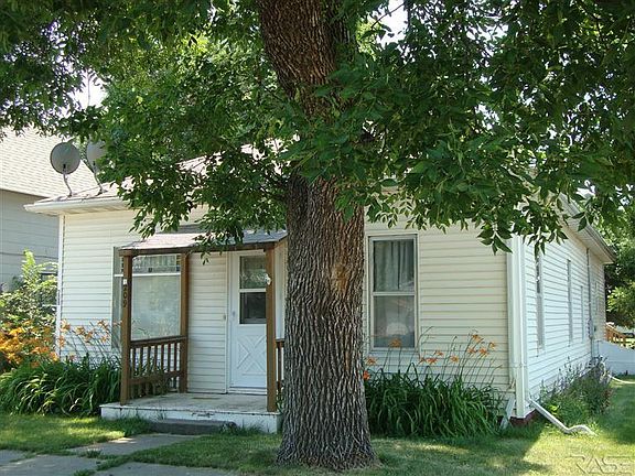 2nd image of 209 W Farmer Ave