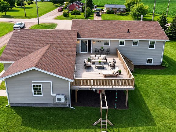 3rd image of 207 North Dr