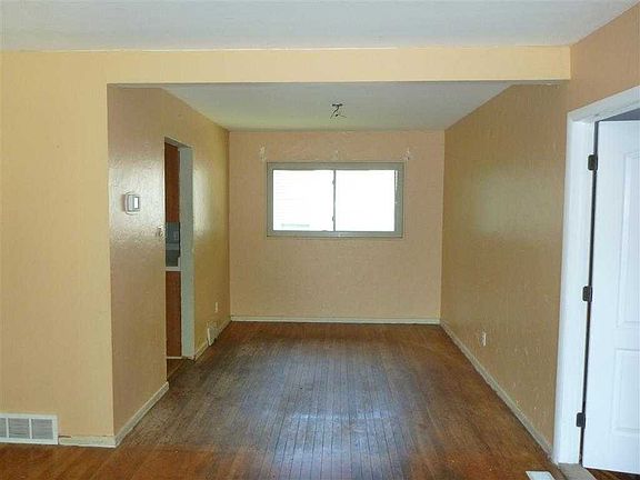 3rd image of 2401 Culver Ave