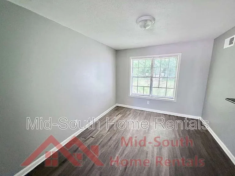 1270 Chickamauga Ave — Photo 9