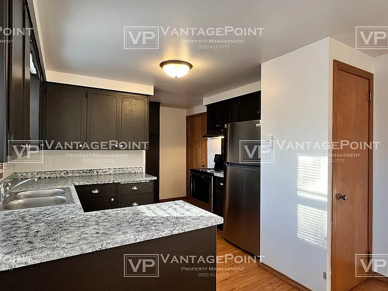 471 Taft St — Photo 3