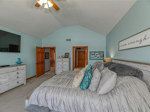 5th image of 877 Hidden Valley Dr