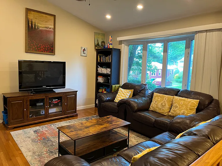 331 Beachwood Dr — Photo 3