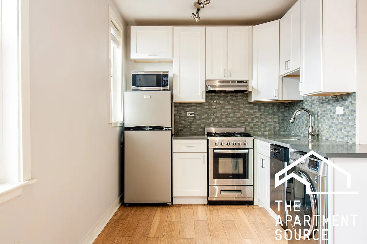 Building Photo - 511 W Belmont Ave #4