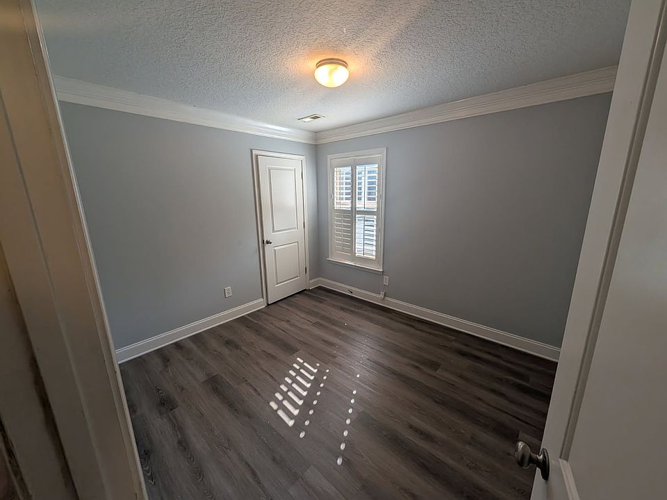 1st image of 9 Summerdale Dr