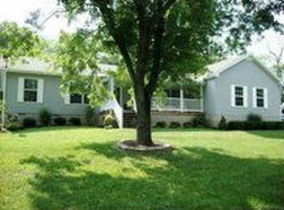 575 Rogues Fork Rd, Bethpage, TN 37022