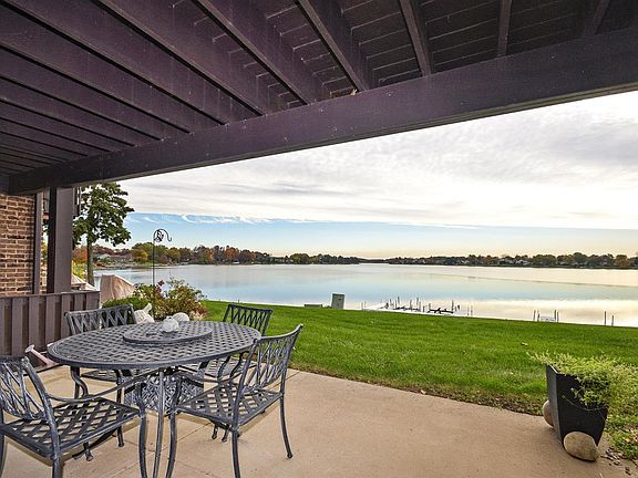 3rd image of 2515 E Lakeshore Dr #A