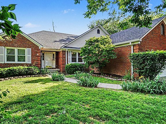 3rd image of 1001 Crimson Creek Dr