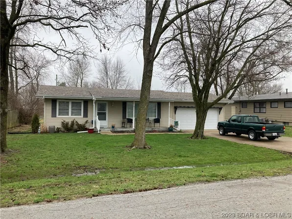 101 Jefferson Pl, Versailles, MO 65084