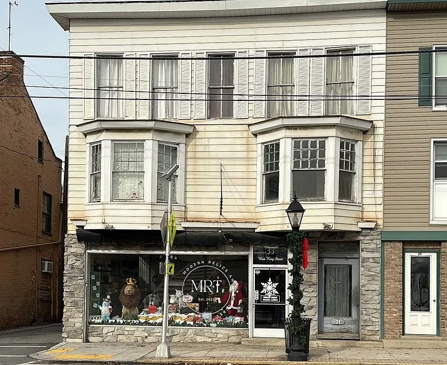 31 W King St