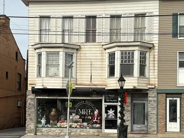 31 W King St, 31 W King St #4, Shippensburg, PA 17257