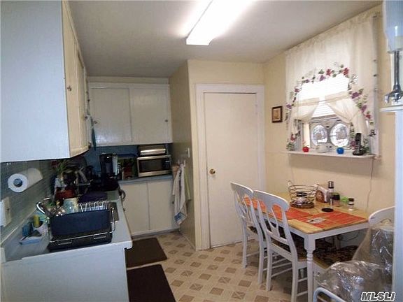 3rd image of 19517 100th Ave
