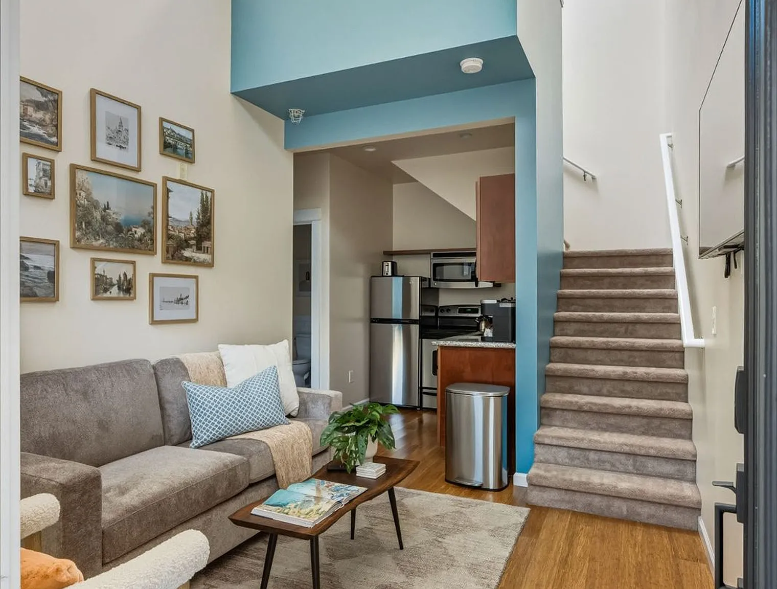 2 bed, 1.0 bath, 796 sqft, $4,158 — Photo 4