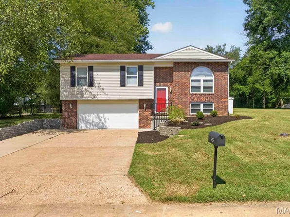 2157 Gregory Dr, Pacific, MO 63069