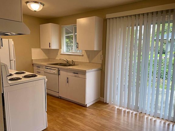 4th image of 2526 42nd Ave SE #8