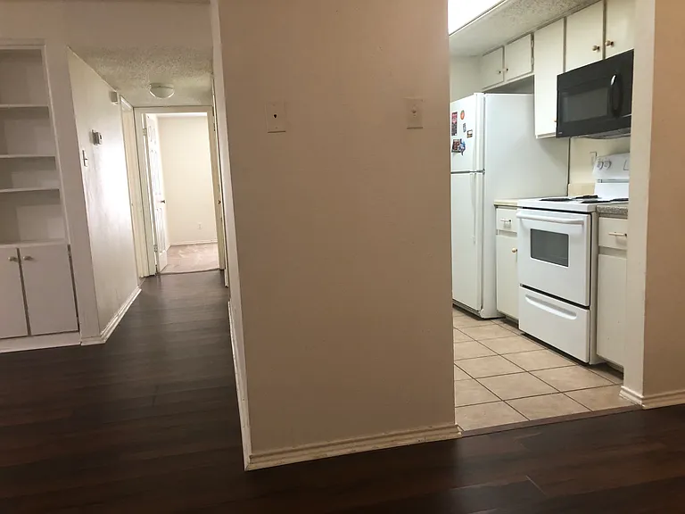 2401 Leon St #106 — Photo 24