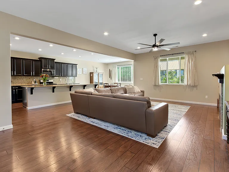 8905 Corona St NE — Photo 4