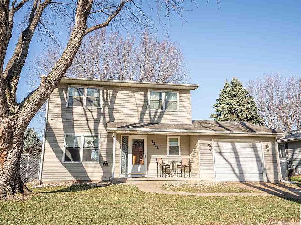 1st image of 1111 SE Adler Dr