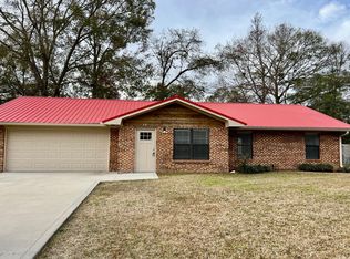 233 W Peach Ave, Kingsland, GA 31548