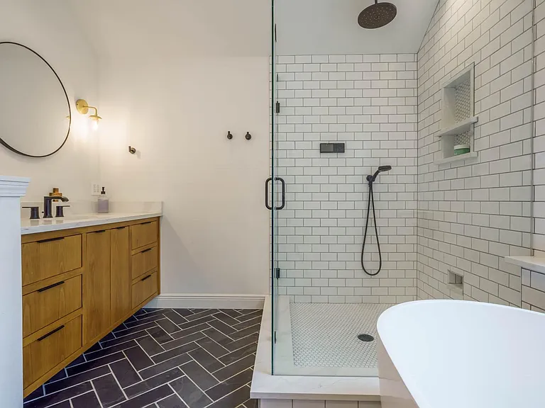 715 Thistlewood Dr — Photo 20