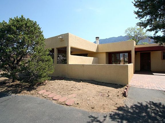 2nd image of 726 Tramway Vista Pl NE Unit 9