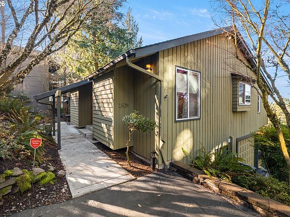 2nd image of 2831 NE Rocky Butte Rd