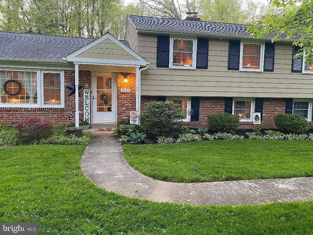 1621 Margo Ln photo 1