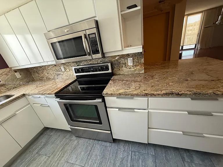 1500 S Ocean Dr — Photo 2