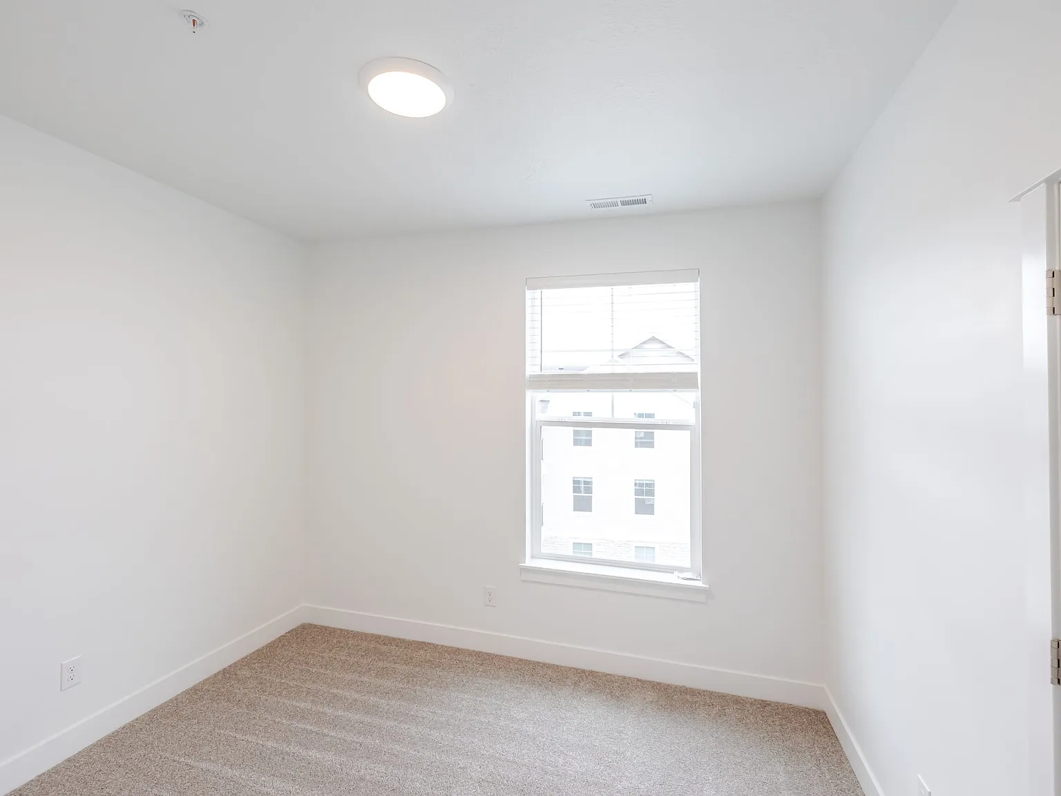 3 bed, 1272 sqft, $1,725 — Photo 2