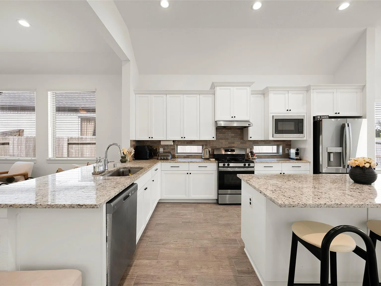 4 bed, 2193 sqft, $3,395 — Photo 3