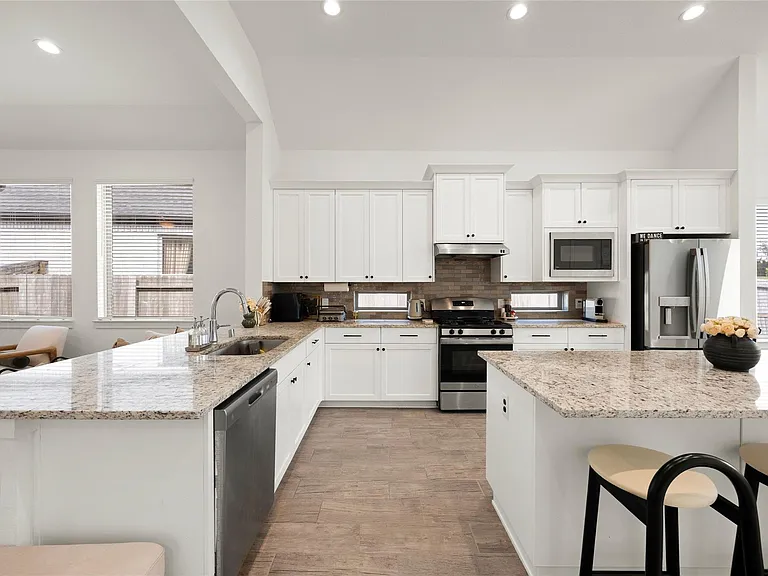 10722 Hidden Rock Dr — Photo 3
