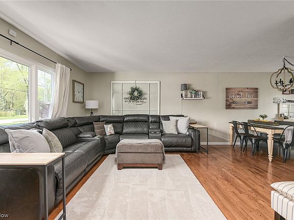4th image of 22900 Esther Ave