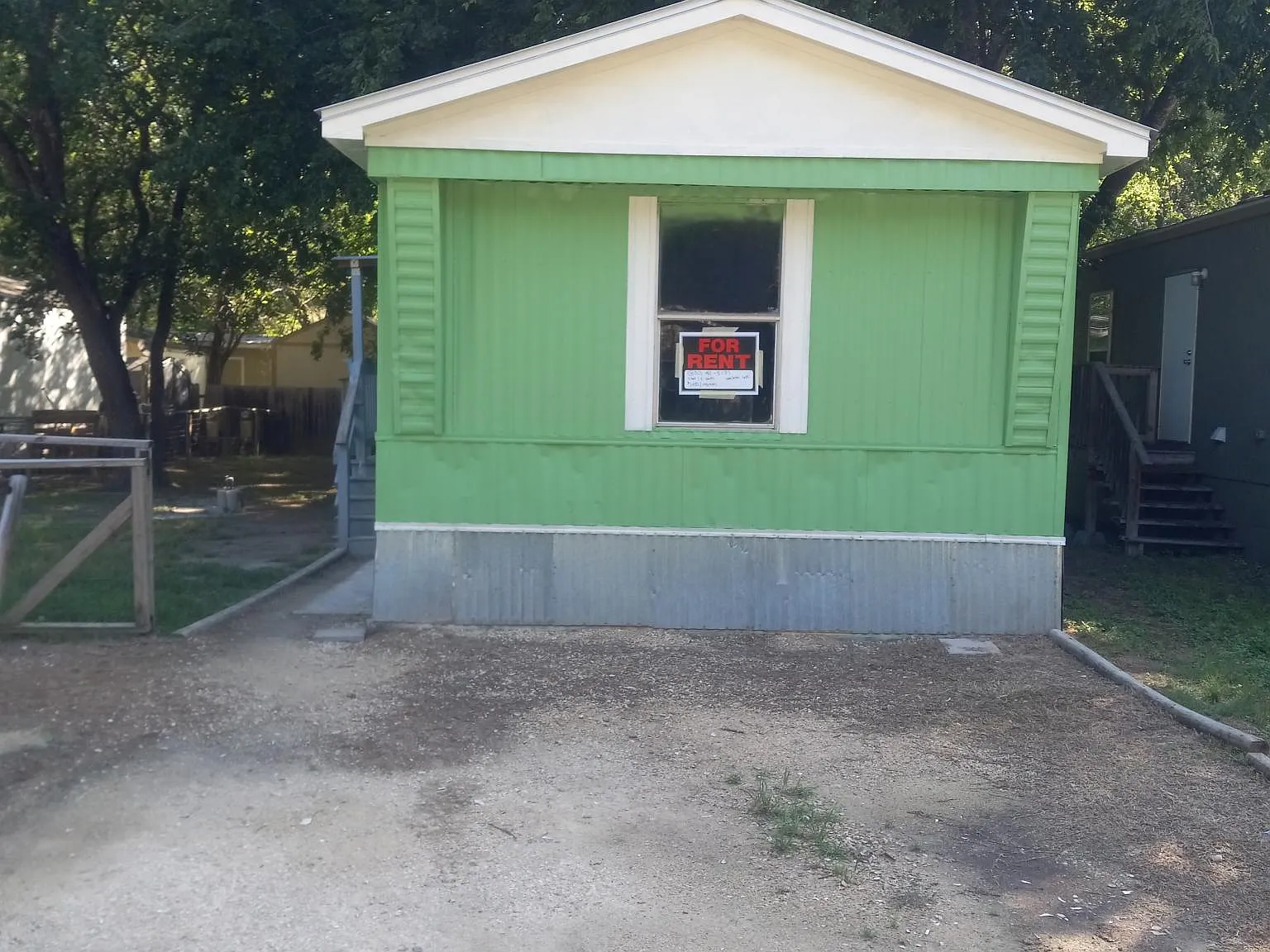 3 bed, 1064 sqft, $1,275 — Photo 2