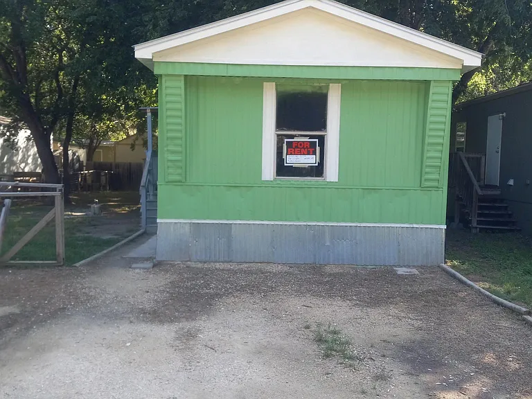 145 Kelly Ln — Photo 2