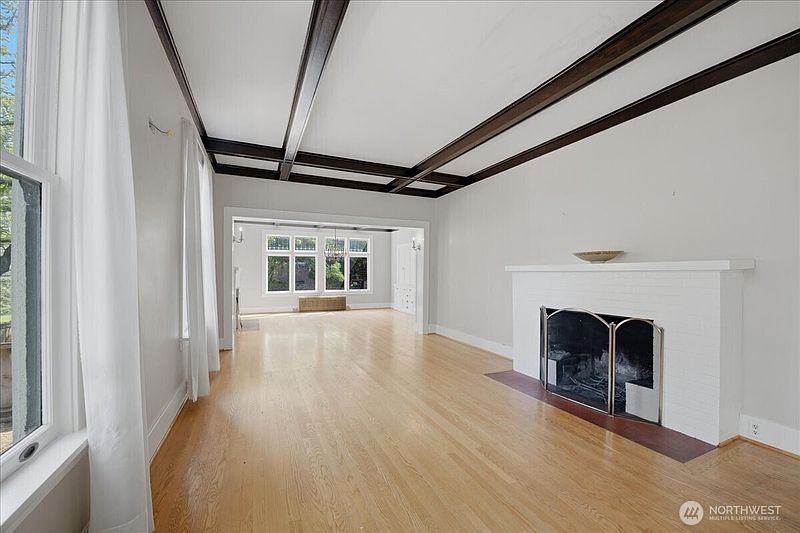 4th image of 1532 5th Avenue W