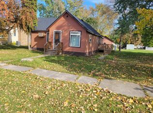 614 Douglas Ave SE, Hallock, MN 56728