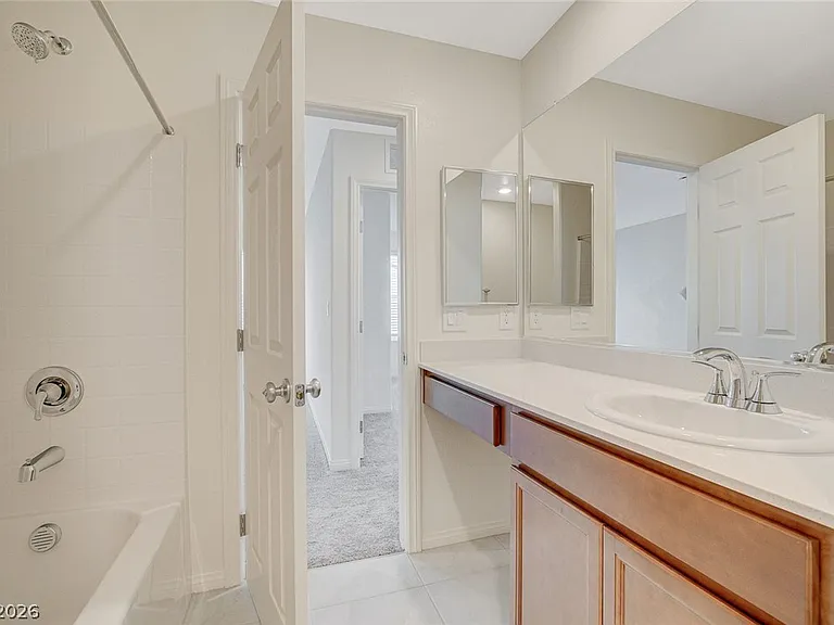 2615 Esposende St — Photo 36