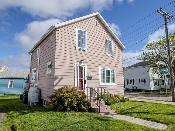 3rd image of 691 Upper Prince St