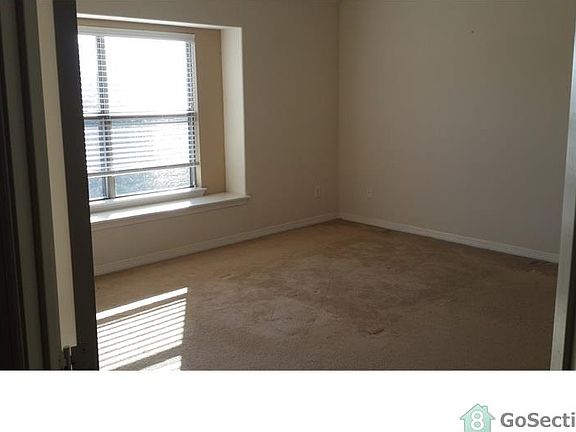 4th image of 1520 Kittyhawk Dr